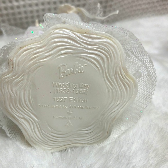 Hallmark Holiday Keepsake Ornament - Picture 5 of 5